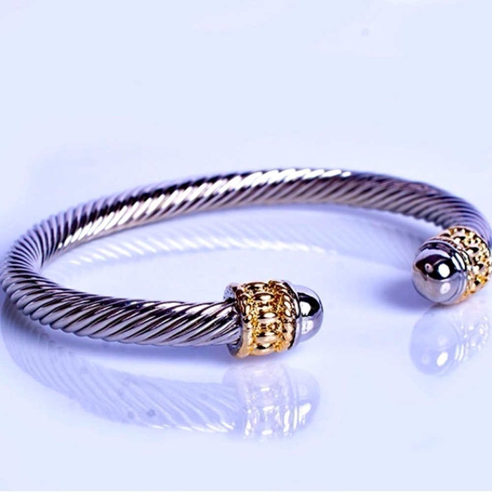 THE CLASSIC BANGLE ~ ELEGANT CLASSIC DESIGN